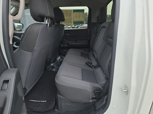Used 2025 Nissan Frontier SV w/ SV Convenience Package image 17