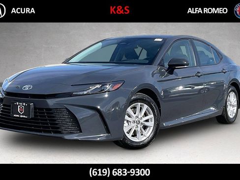 Used 2025 Toyota Camry LE image 1