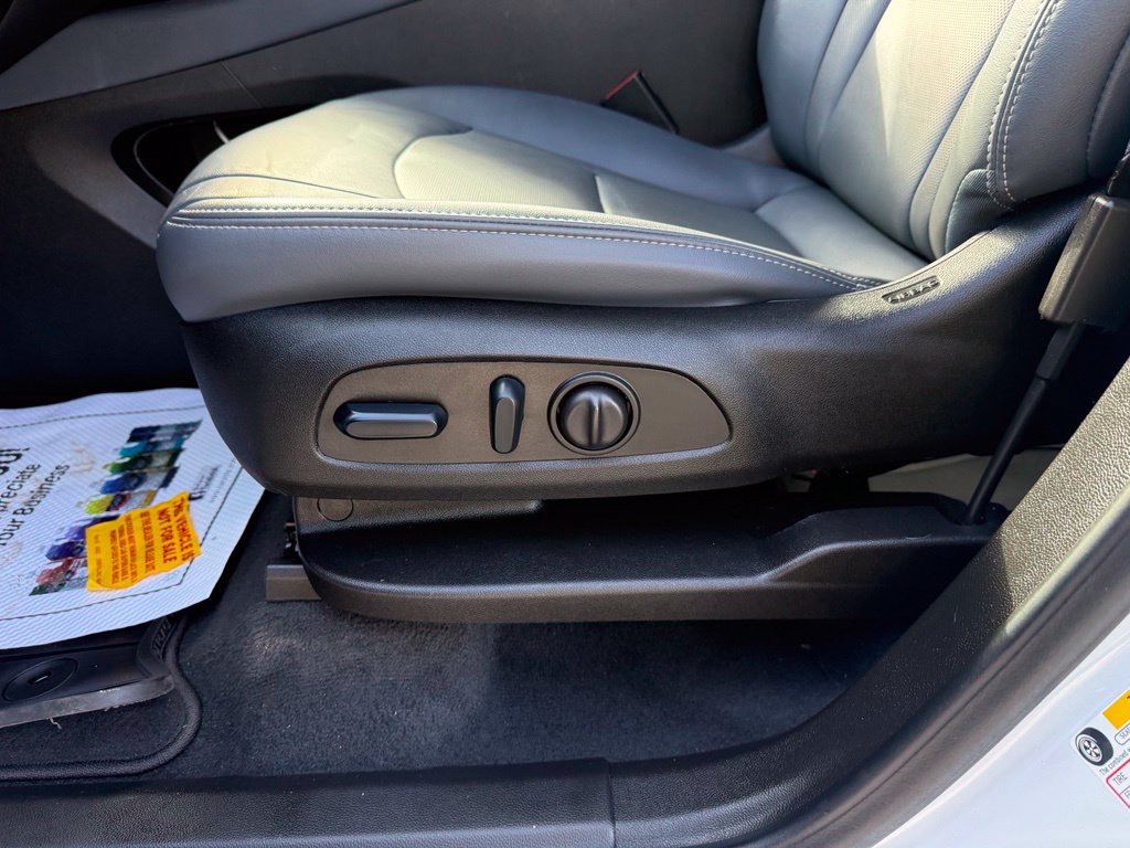 Used 2024 Buick Enclave Essence AWD/4WD image 29