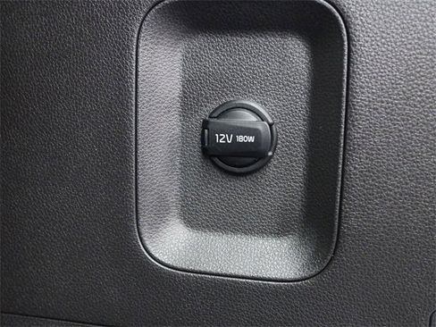 Used 2024 Kia Carnival LX image 16