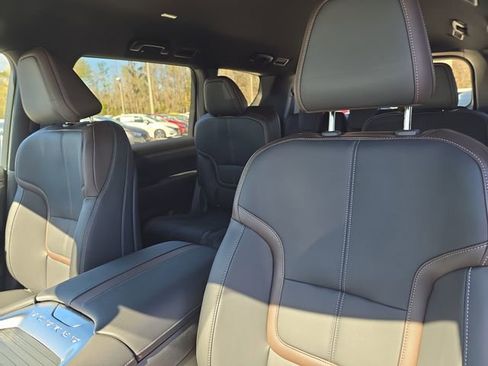 New 2026 Nissan Armada SL w/ Captain's Chari Seat Package image 24