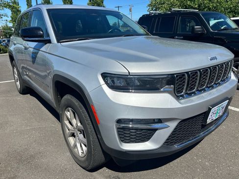 Used 2022 Jeep Grand Cherokee Limited AWD/4WD image 3