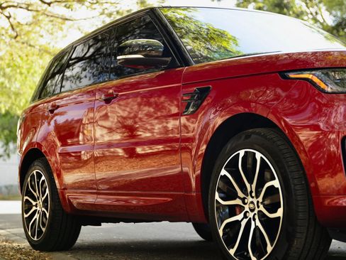 Used 2019 Land Rover Range Rover Sport HSE Dynamic image 3
