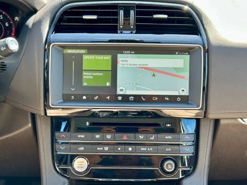 Used 2020 Jaguar F-PACE Prestige image 23