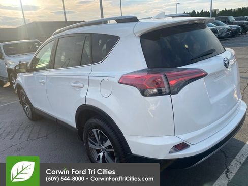 Used 2017 Toyota RAV4 XLE FWD image 6