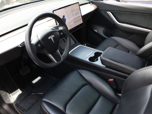Used 2021 Tesla Model Y Long Range AWD/4WD image 6