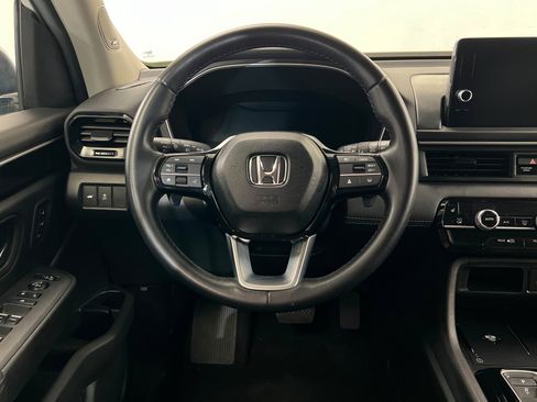 Used 2025 Honda Pilot Touring image 13