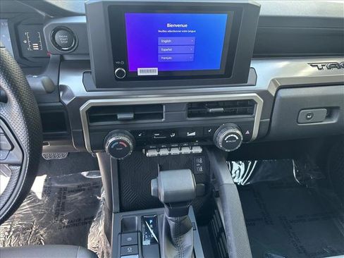 Certified 2025 Toyota Tacoma SR5 AWD/4WD image 12