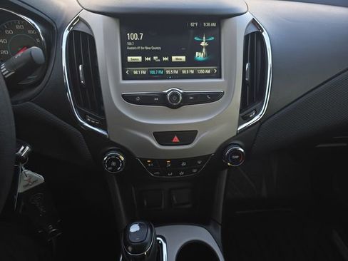 Used 2018 Chevrolet Cruze LS image 17