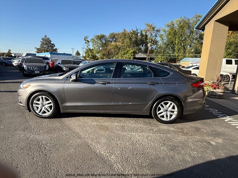 Used 2014 Ford Fusion SE w/ Equipment Group 202A FWD image 4