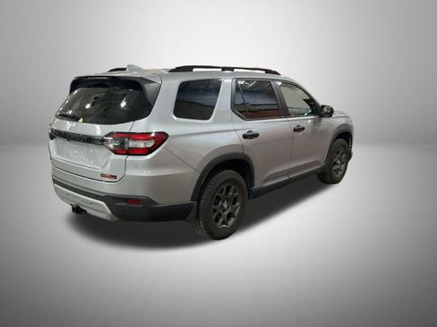 Used 2025 Honda Pilot TrailSport image 3