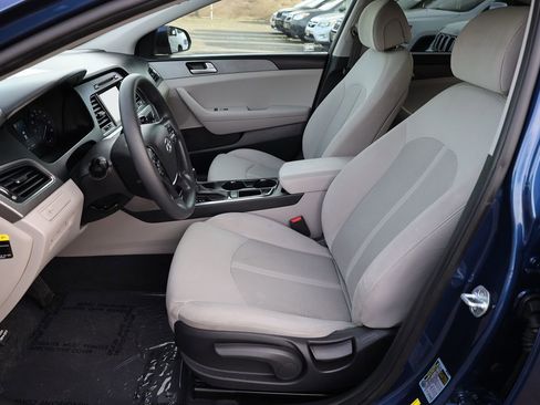 Used 2017 Hyundai Sonata SE w/ Cargo Package FWD image 9