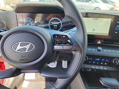 New 2025 Hyundai Elantra SEL image 23