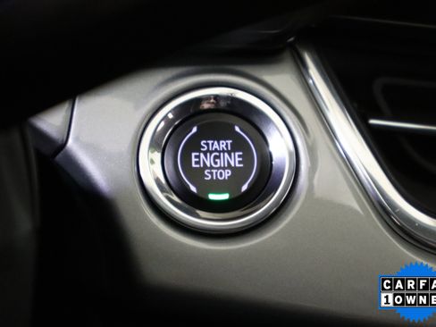 Used 2025 Chevrolet Trax LT image 32