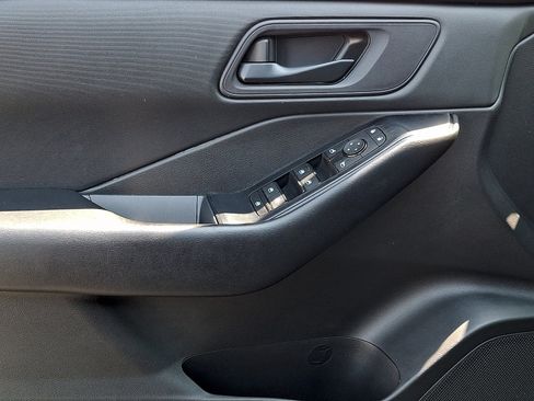 Used 2024 Nissan Rogue S AWD/4WD image 12