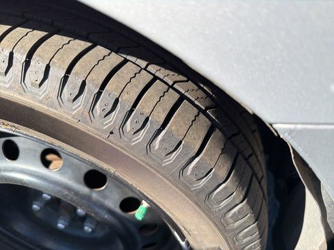 Used 2013 Toyota Matrix L image 5