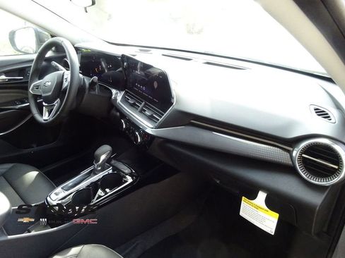 New 2026 Chevrolet Trax ACTIV w/ Sunroof Package FWD image 15