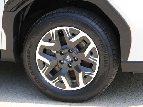 Certified 2025 Subaru Forester Premium AWD/4WD image 13