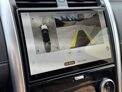 New 2026 Land Rover Discovery Dynamic SE image 21