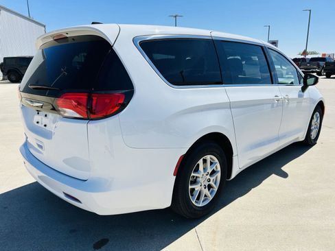 Used 2023 Chrysler Voyager LX image 36
