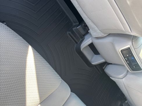 Used 2015 Toyota Highlander LE image 33