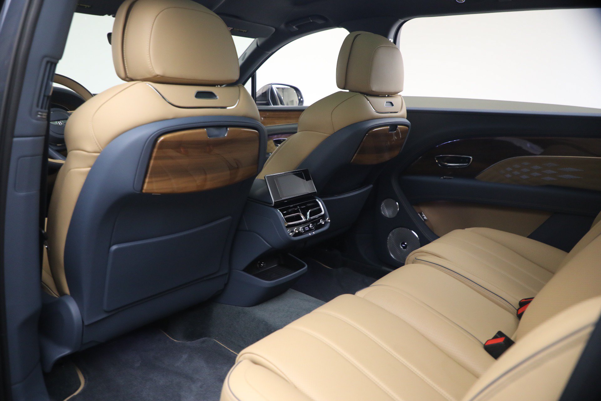 Certified 2026 Bentley Bentayga Extended Wheelbase AWD/4WD image 22