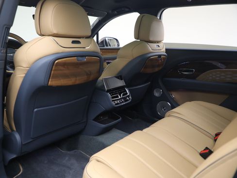 Certified 2026 Bentley Bentayga Extended Wheelbase AWD/4WD image 22