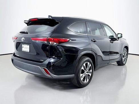 Used 2021 Toyota Highlander XLE FWD image 5