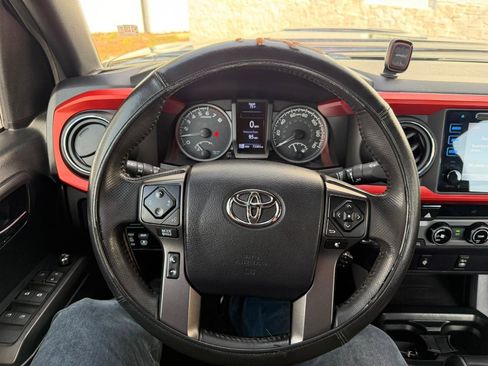 Used 2017 Toyota Tacoma TRD Off-Road image 29