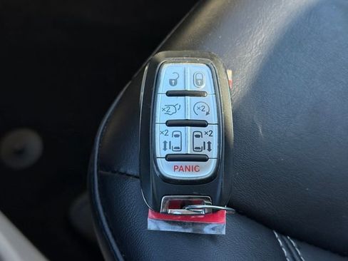 Used 2024 Chrysler Pacifica Touring-L FWD image 12