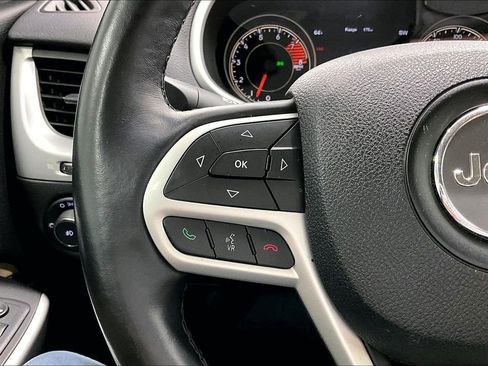 Used 2017 Jeep Cherokee Limited w/ Luxury Group image 22