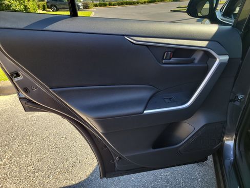 Certified 2025 Toyota RAV4 LE AWD/4WD image 11