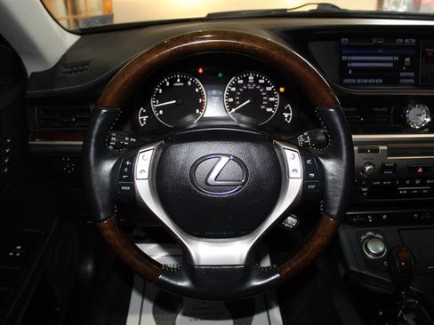 Used 2014 Lexus ES 350 w/ Premium Package FWD image 11