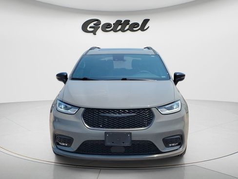 Used 2025 Chrysler Pacifica Limited FWD image 2