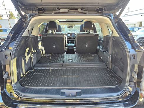 Used 2021 Toyota Highlander Platinum image 18