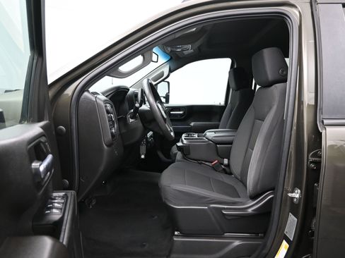 Used 2023 Chevrolet Silverado 2500 Custom w/ Custom Value Package image 9