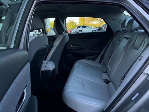 Used 2025 Hyundai Elantra Limited image 12