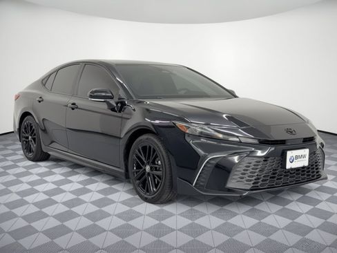 Used 2025 Toyota Camry SE w/ Multimedia Upgrade Package FWD image 7