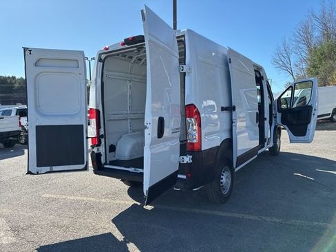 Used 2025 RAM ProMaster 2500 w/ Convenience Group FWD image 11