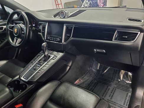 Used 2018 Porsche Macan AWD/4WD image 15