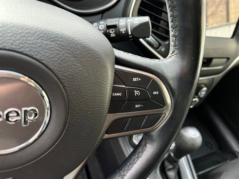 Used 2020 Jeep Cherokee Latitude w/ Cold Weather Group image 26