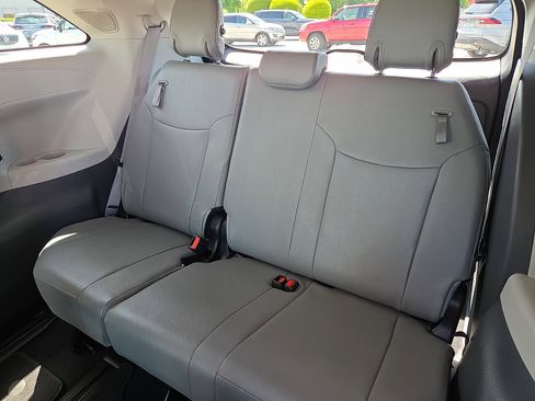 Used 2023 Toyota Sienna Limited AWD/4WD image 10