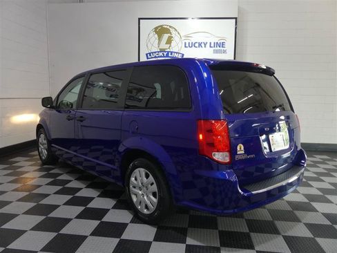 Used 2019 Dodge Grand Caravan SE w/ UConnect Hands-Free Group FWD image 11