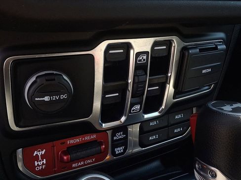 Used 2024 Jeep Wrangler Unlimited Rubicon image 26