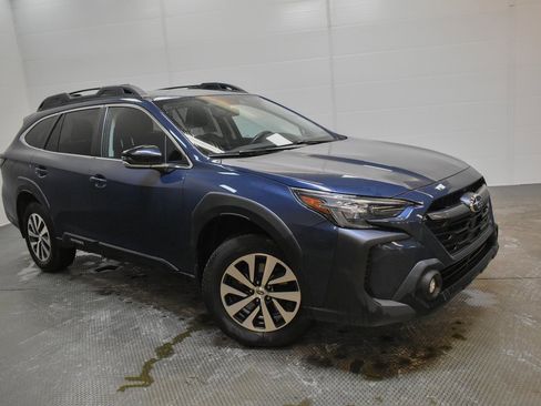 Used 2024 Subaru Outback Premium image 1