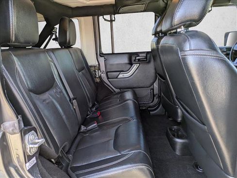 Used 2017 Jeep Wrangler Unlimited Sahara w/ Connectivity Group image 18