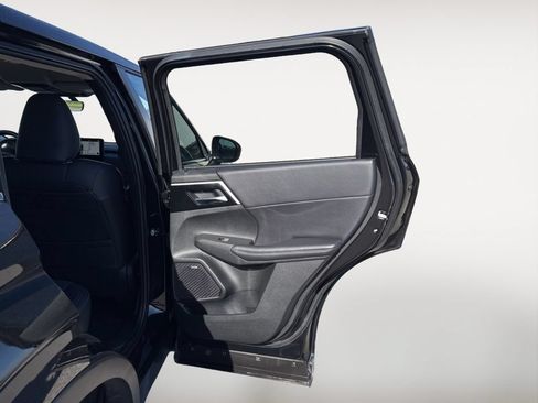 Used 2025 Mitsubishi Outlander SE FWD image 17