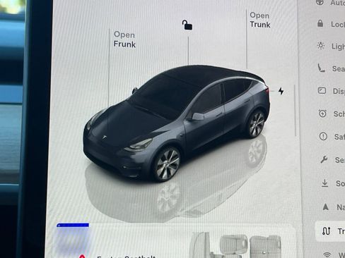 Used 2023 Tesla Model Y Long Range image 27