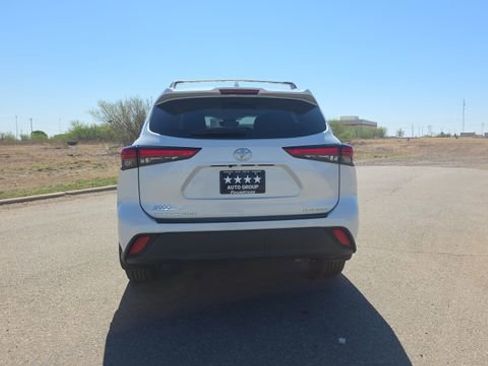 Used 2023 Toyota Highlander XLE image 7