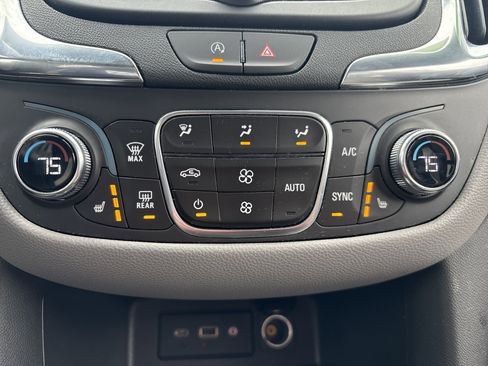 Used 2024 Chevrolet Equinox LT image 28